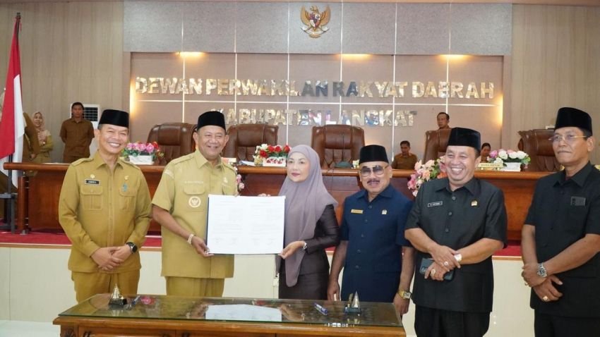 Bupati Langkat Syah Afandin Sampaikan LKPJ 2024 di Rapat Paripurna DPRD
