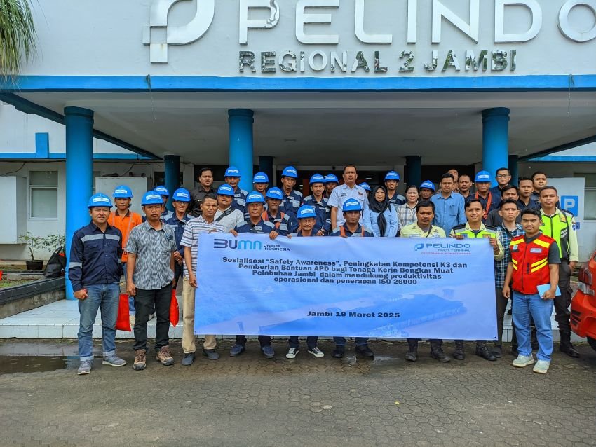 Tingkatkan Budaya K3, PTP Nonpetikemas Gelar Awareness K3 dan Bagikan APD Kepada TKBM Di Pelabuhan Jambi