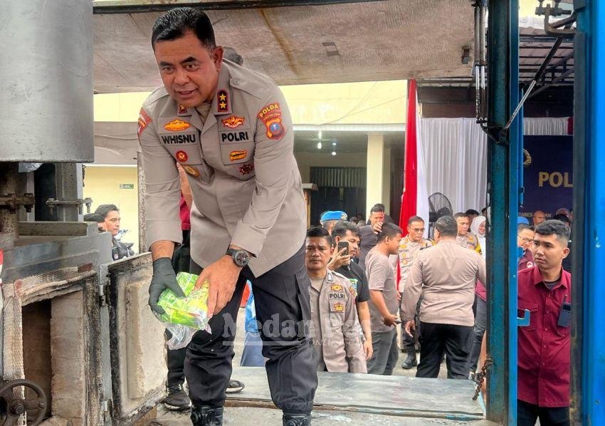 Kapolda Bersama Kapolrestabes Medan Musnahkan 33 Kg Sabu dari Kurir Asal Aceh