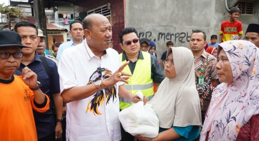 Bupati Langkat Serahkan Bantuan,Akan Rehabilitasi Rumah Korban Kebakaran di Berandan
