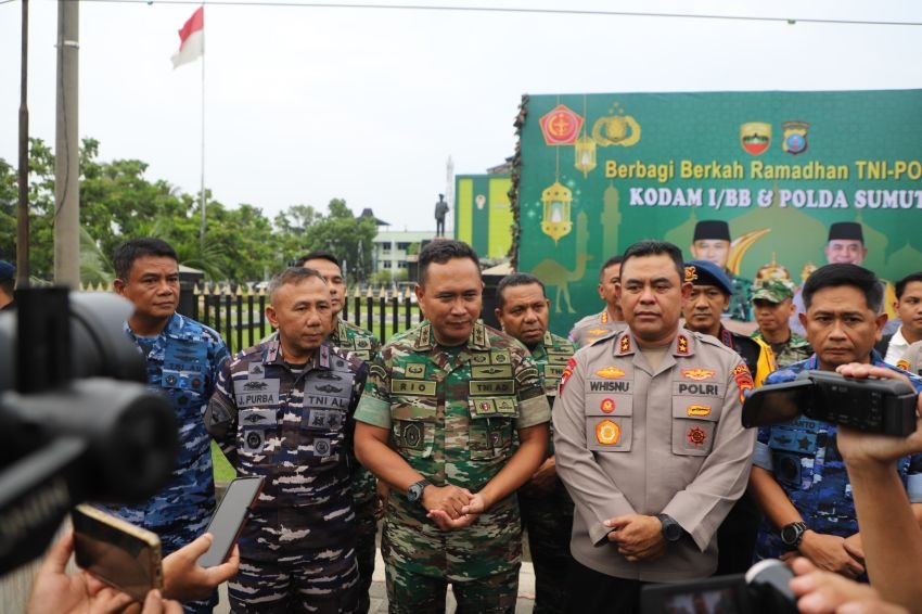 Kodam l/BB Beserta Polda Sumut Berbagi Takjil 3.000 Paket dan Sembako Kepada Anak Anak Yatim