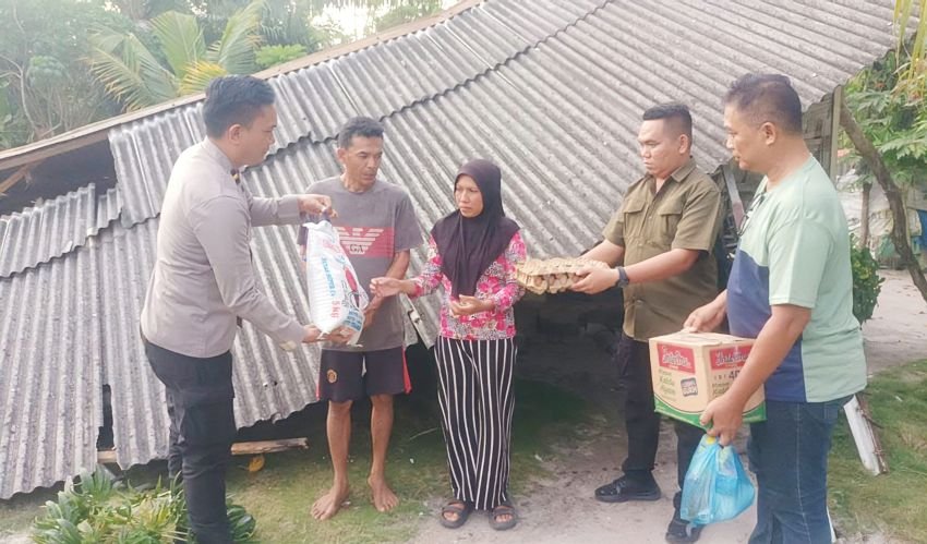 Polri dan Wartawan Peduli, Bantu Warga Korban Rumah Roboh