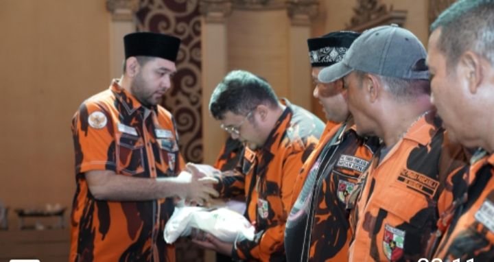 Buka Puasa Bersama di Regele Room, Ketua MPC PP Kota Medan Berikan 15 Ton Beras dan THR Untuk Kader PP Kota Medan