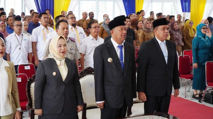 Hari Pertama Bertugas, Bupati Langkat Syah Afandin Tandatangi Komitmen Penerapan UHC