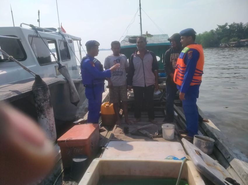 Sat Polairud Polres Tanjung Balai Cek Kapal Yang Datang Dari Arah Laut, Pastikan Tidak Membawa Barang Ilegal