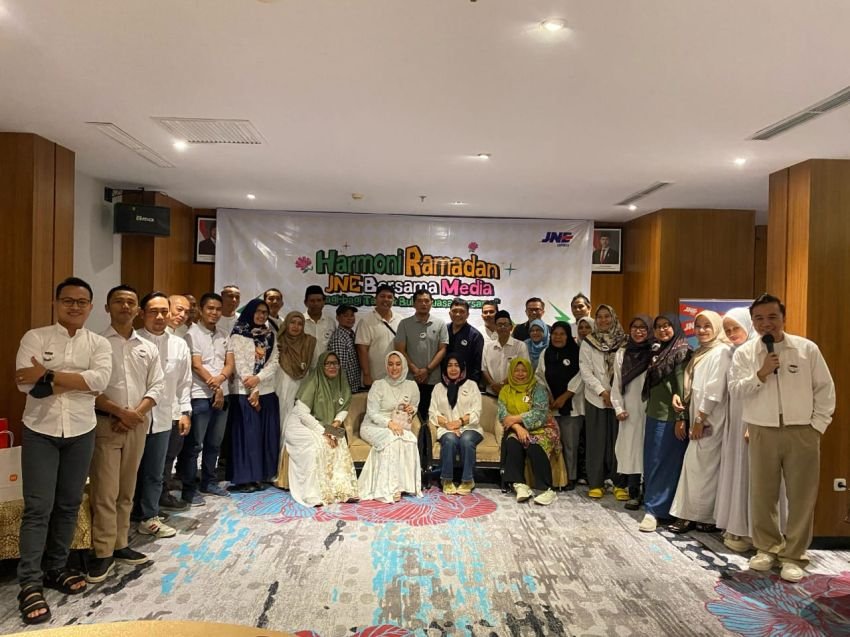 JNE Medan Berbagi Takjil dan Buka Puasa Bersama, Hadirkan Pelaku UMKM Hijabshop