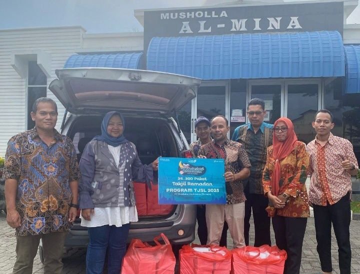 PT Pelindo Regional 1 Belawan Bagikan 350 Paket Takjil Kepada Masyarakat