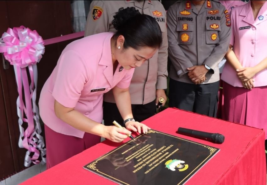 Ny. Luciana Gidion Resmikan Renovasi Sekolah TK Kemala Bhayangkari dan Serahkan Batuan Sarana-Prasarana