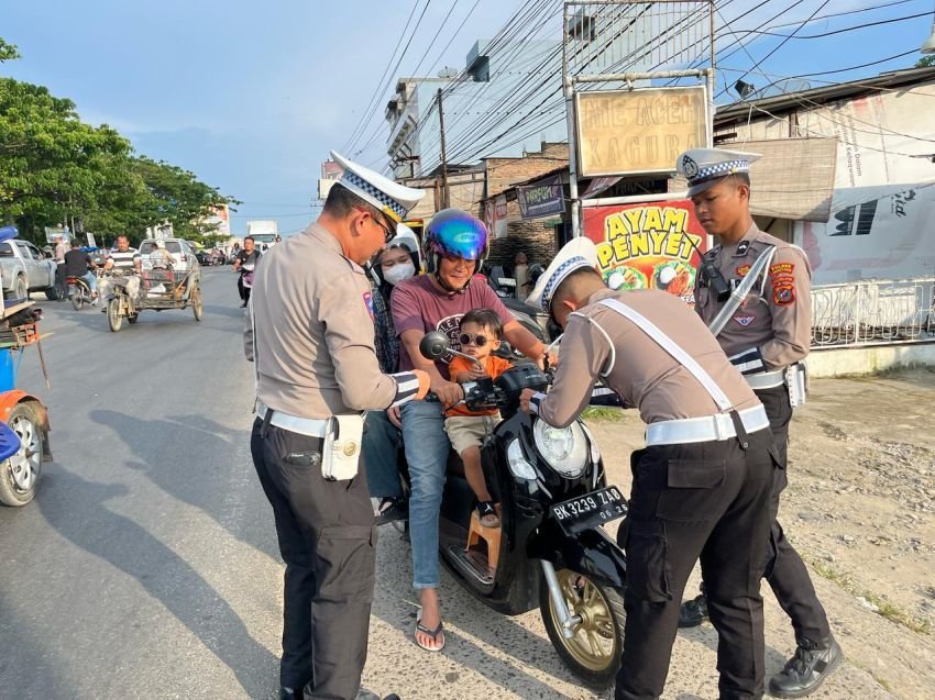 Polres Labusel Kampanyekan Keselamatan Berlalu Lintas "Mudik Aman, Keluarga Nyaman" Hotline 110