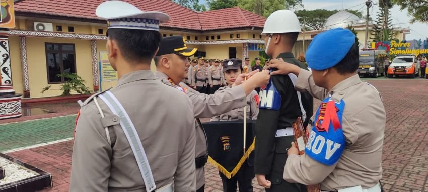 Amankan Idul Fitri, Kapolres Simalungun Pimpin Apel Gelar Pasukan "Ops Ketupat Toba 2025