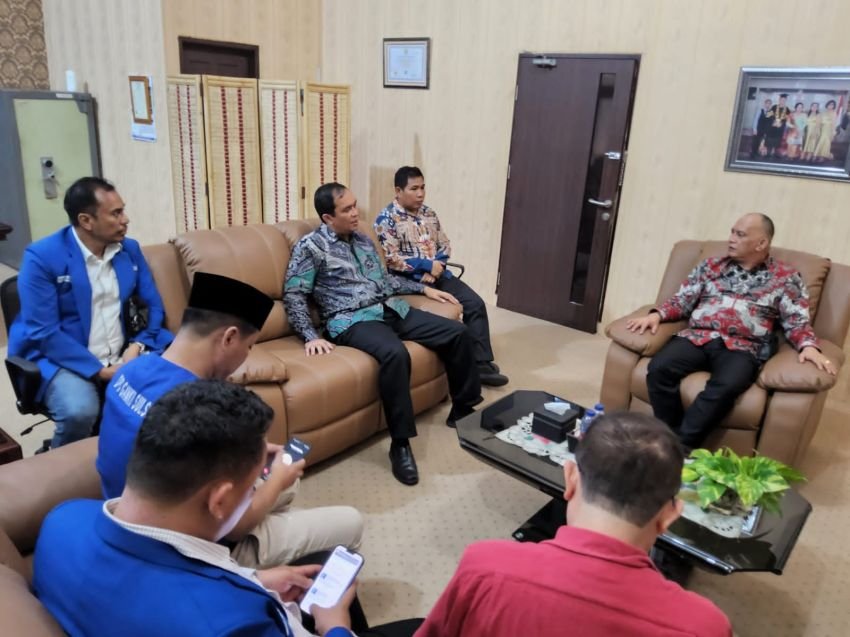 Rektor UHN Medan Terima Kunjungan Anggota DPR RI Komisi 8 untuk Bakti Sosial Memperingati HUT PGI Ke-75