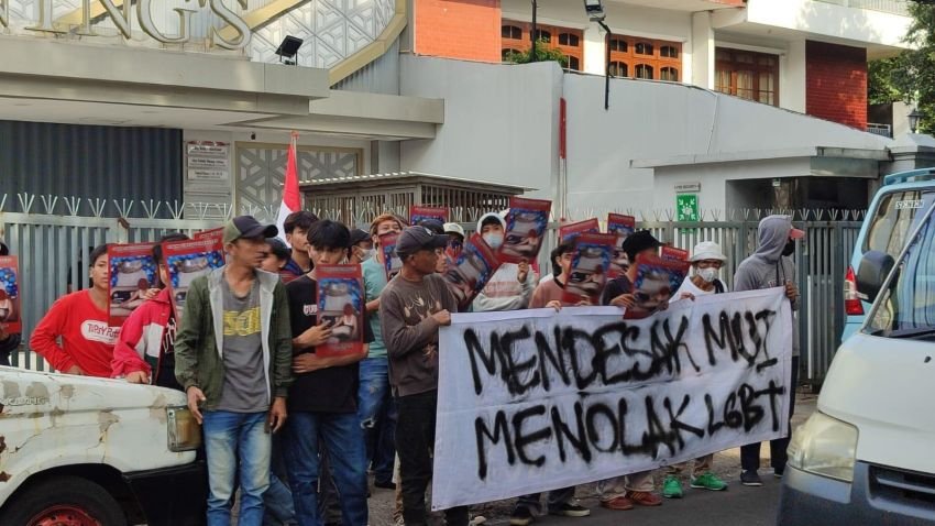 Puluhan Massa Serikat Indonesia Care Tolak LGBT (Skin Care Tolak LGBT