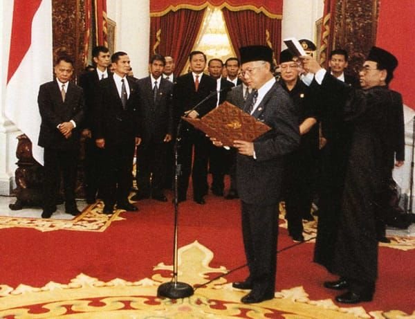 Manifest Juang Indonesia Mengusulkan BJ Habibie Sebagai Pahlawan Nasional