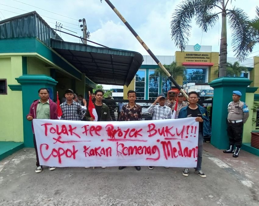 Proyek Pengadaan Buku dan 'Pungli' Berkedok Buku Ramadhan, JMI Demo Kanwil Kemenagsu