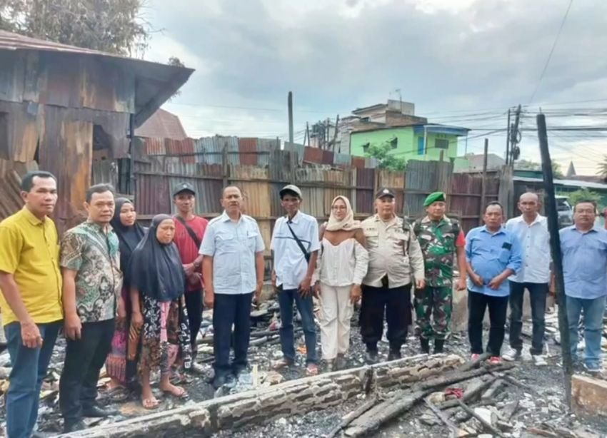 Anggota DPR RI Kombes. Pol. (P) Dr. Maruli Siahaan SH.MH Ulurkan Tangan Peduli Korban Kebakaran Tangguk Bongkar XI Medan