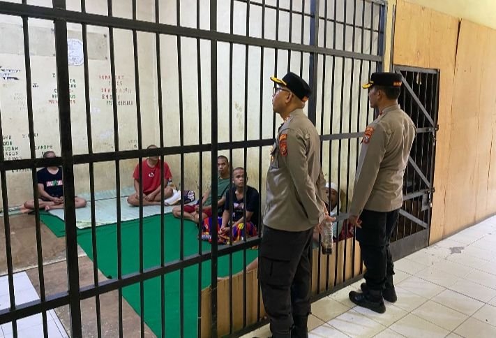Cek Sel Tahanan Mapolres,  Ini Arahan Kapolres Pakpak Bharat Kepada Petugas Piket