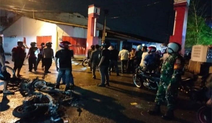 Gerebek Rumah BD Narkoba di Bagan Deli Belawan 2 Sepmor Petugas di Bakar