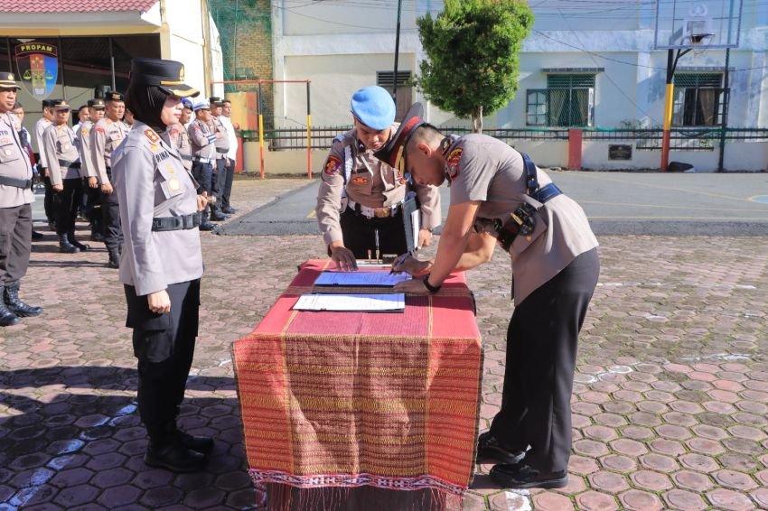 Polres Samosir Gelar Sertijab, Kompol Briston dan Iptu Donal, Kasat Intelkam IPTU Aswan Ginting Pindah ke Polres Tebing Tinggi
