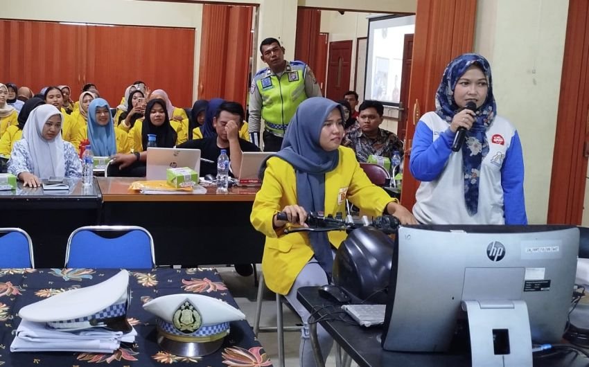Ribuan Kartini Masa Kini Belajar Safety Riding Berbagai Simulasi Berkendara