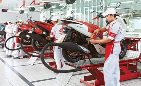 Semangat Rawat Motor Kesayangan, Pahami Peran Penting Oli pada Motor
