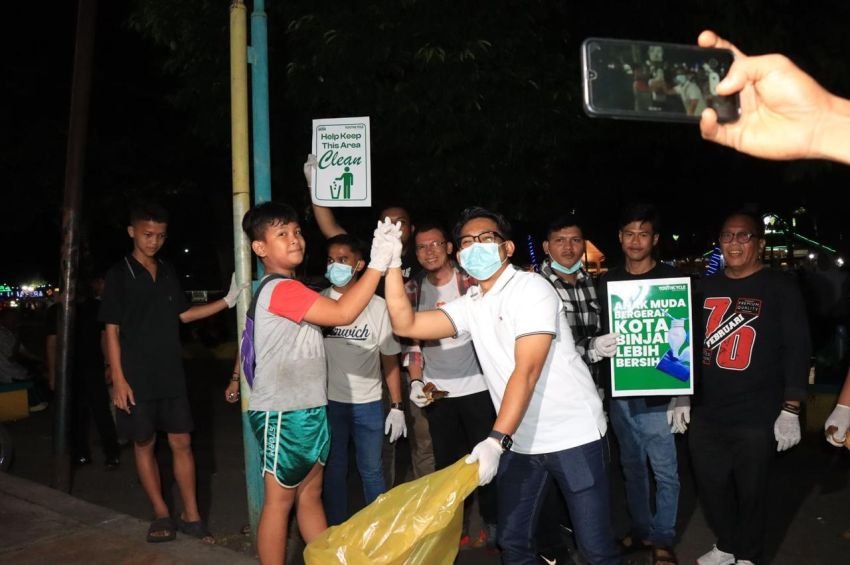 Wakil Wali Kota Binjai Bersama Anak Muda Gelar Aksi Pungut Sampah di Lapangan Merdeka