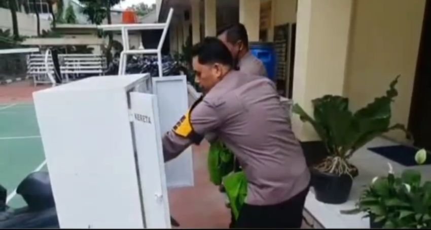 Program Jumat Barokah, Polsek Medan Timur Bagi Sembako