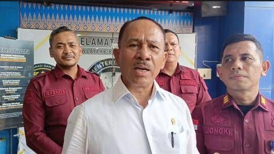 Anggota DPR RI Dr Maruli Siahaan SH.MH Kunker ke Imigrasi Belawan