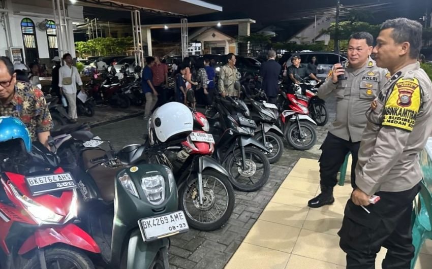 Polrestabes Medan dan Jajaran Jaga Gereja saat Ibadah Jumat Agung dan Hari Paskah