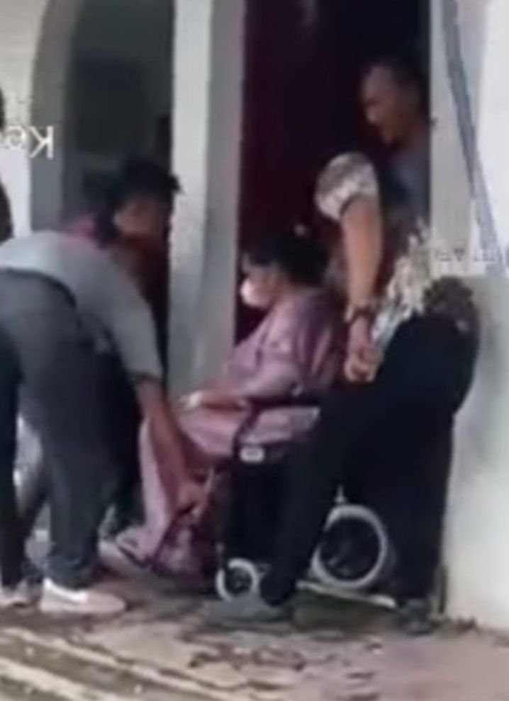 Wartawan Diintimidasi Saat Mengambil Poto Usai Nina Wati Bersidang