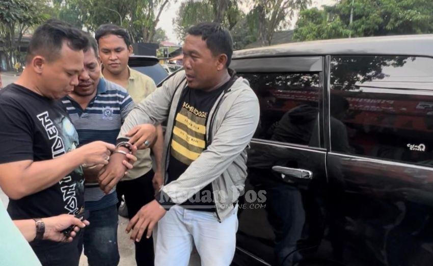 Viral Pria Pukul Karyawan Konter Hp Pakai Kayu-Lempar Kursi di Medan, Pelaku Ditangkap