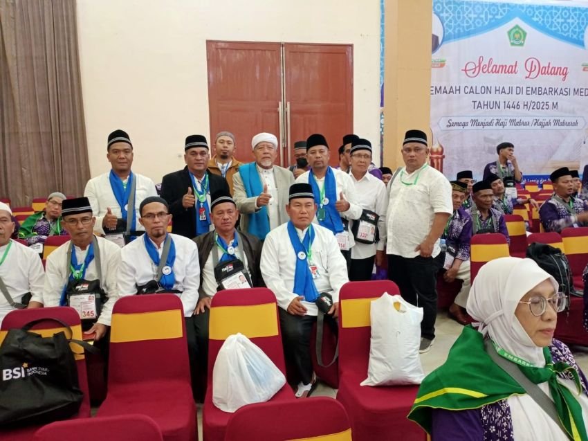 KH Zulfikar Hajar Seru Jamaah Berangkat Dengan Perasaan Gembira