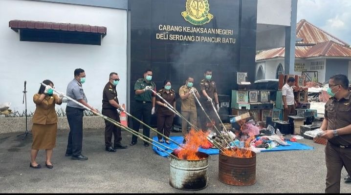 Cabjari Pancur Batu Musnahkan  Barang Bukti Yang Putusannya Sudah Inkracht