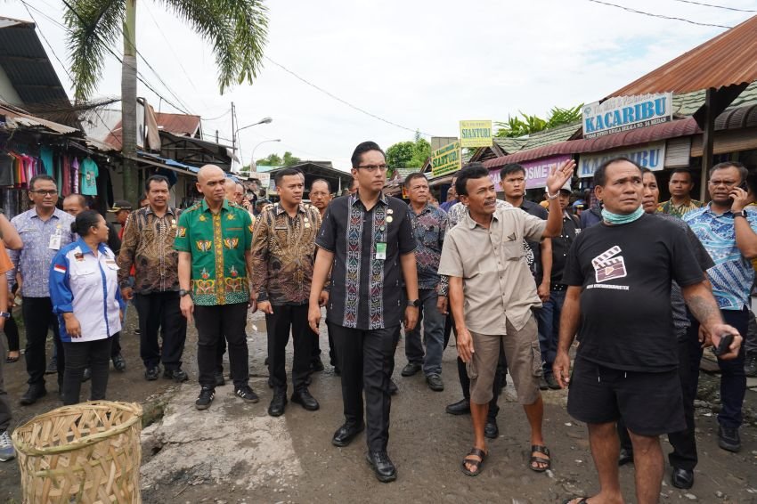 Tingkatkan Kenyamanan Pasar, Rico Waas Akan Perbaiki Jalan dan Drainase di Pasar Kwala Bekala