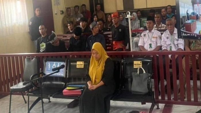PT Riau Kuatkan Putusan PN Rengat 1 Tahun Penjara Kades Ria Saprina, Perintahkan Segera Ditahan