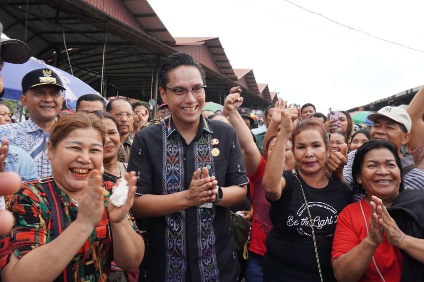 Rico Waas Tinjau Tanah Amblas di Pasar Induk Lau Cih