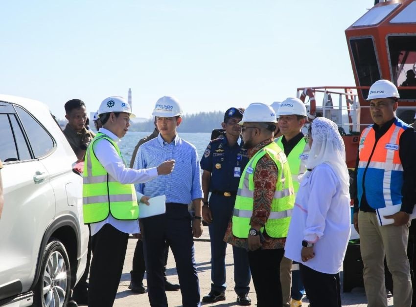 Bersama Gibran, Sultan Tinjau Langsung Proses Pengerukan Pelabuhan Pulau Baai Bengkulu&nbsp;