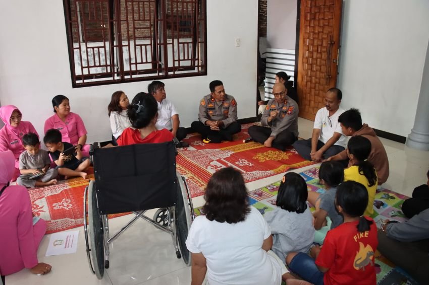 Kapolres Pakpak Bharat Dan Bhayangkari Kunjungi Panti Asuhan Yayasan Pelita Pancasila Asa Nduma Karina