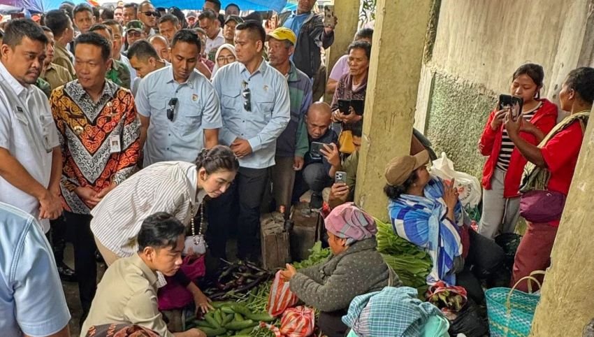 Bobby Nasution Dampingi Wapres RI Tinjau Puskesmas dan Pasar