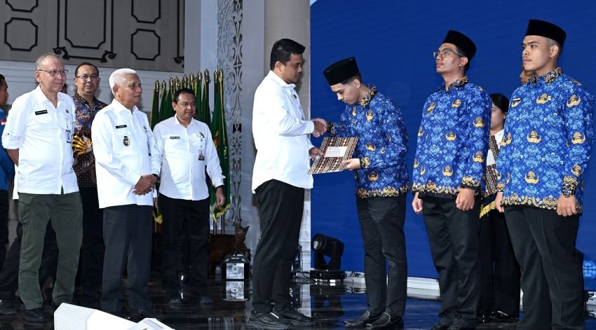 Serahkan 692 SK CPNS Pemprov Sumut, Bobby Nasution Ingatkan Tugas Sebagai Pelayan Masyarakat
