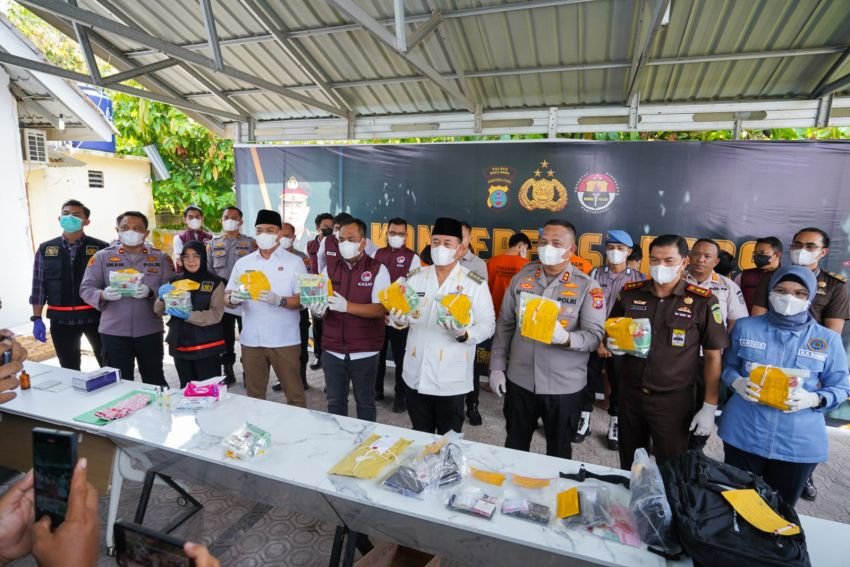 Berantas Narkoba, Bupati Batu Bara Bersama Kapolres Musnahkan Barang Bukti Narkoba