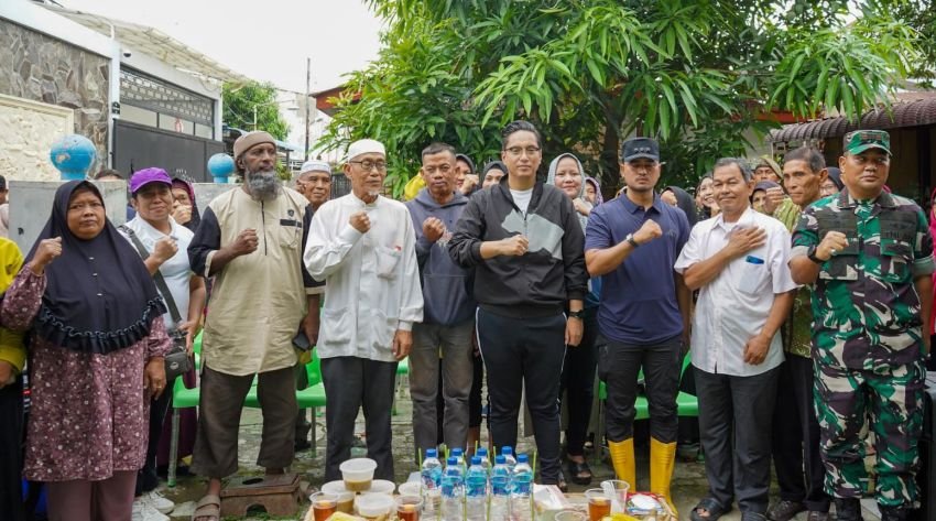 Usai Pimpin Gotong Royong, Rico Waas Serap Aspirasi Warga di Pinggir Sungai Sei Putih