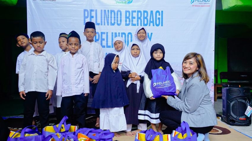 PTP Nonpetikemas Berbagi 100 Paket Sembako di Yayasan Yatim Piatu Al-Muttaqin An-Nursyahim