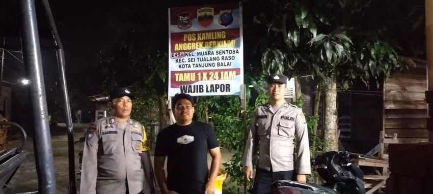Kunjungi Pos Kamling, Polsek Sei Tualang Raso Ingatkan Petugas Ronda Tetap Waspada Saat Bertugas