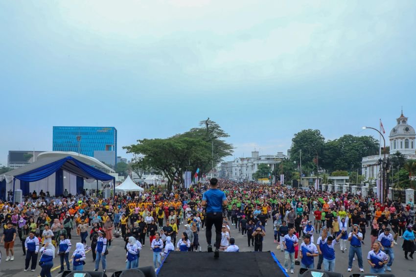 Ribuan Masyarakat Semarakkan Car Free Day Hari Bhayangkara Ke 79 di Merdeka Walk