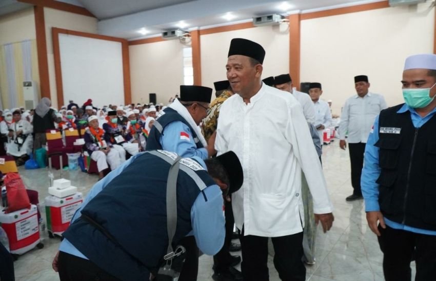 Bupati Langkat Terharu Sambut Kedatangan 360 Jemaah Haji Kloter 6