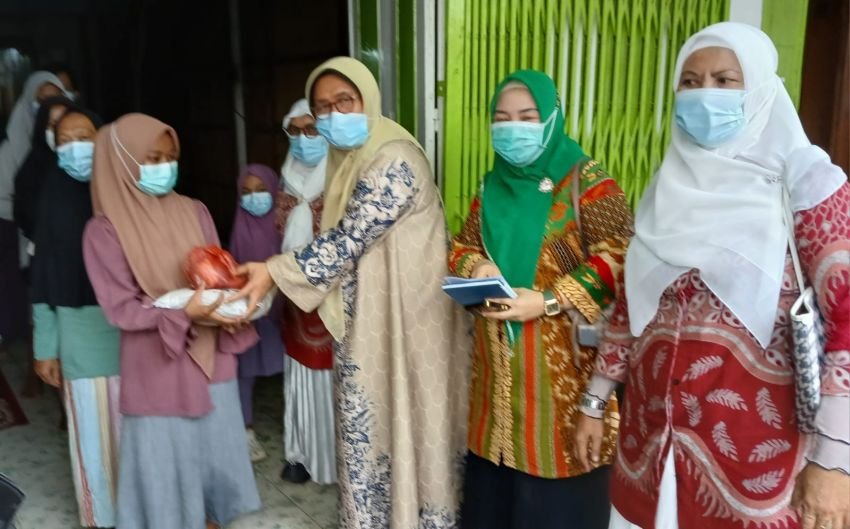 GOW Deli Serdang Bantu Sembako Dan Daging Qurban Pada Pasien TBC