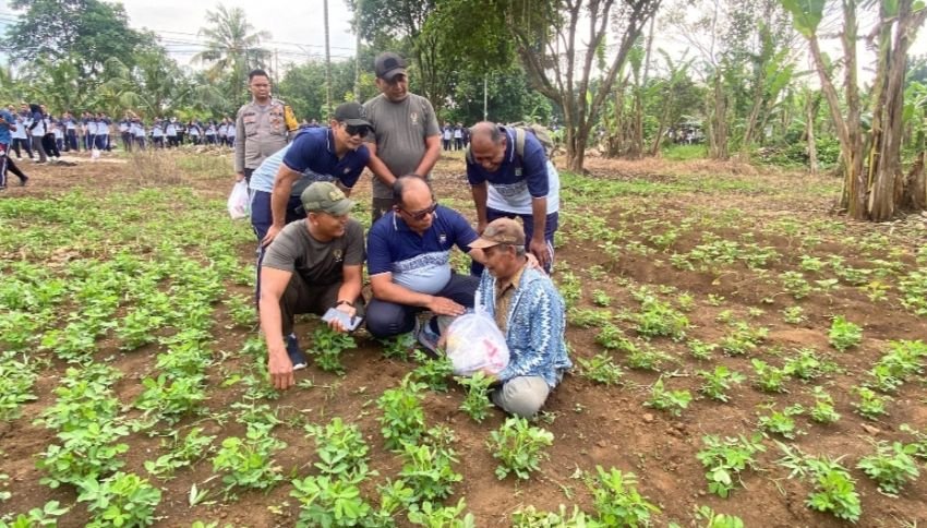 Jelang HUT Bhayangkara ke-79, Polrestabes Medan Jalan Santai dan Bagi-bagi Paket Sembako