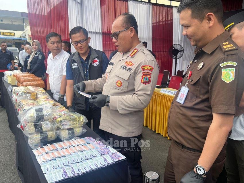 Polisi Gagalkan Peredaran Narkoba &lsquo;Happy Water&rsquo; Kemasan Uang Euro-35 Kg Sabu Diamankan