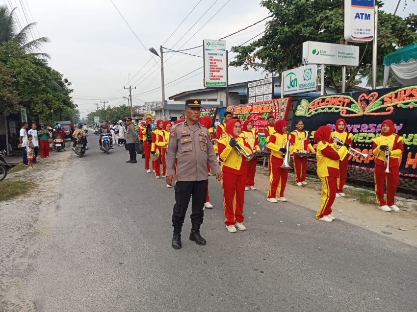 Polsek Indrapura Beri Pengamanan Jalan Sehat Dalam Rangka Perayaan HUT Ke-4 RS Sapta Medika