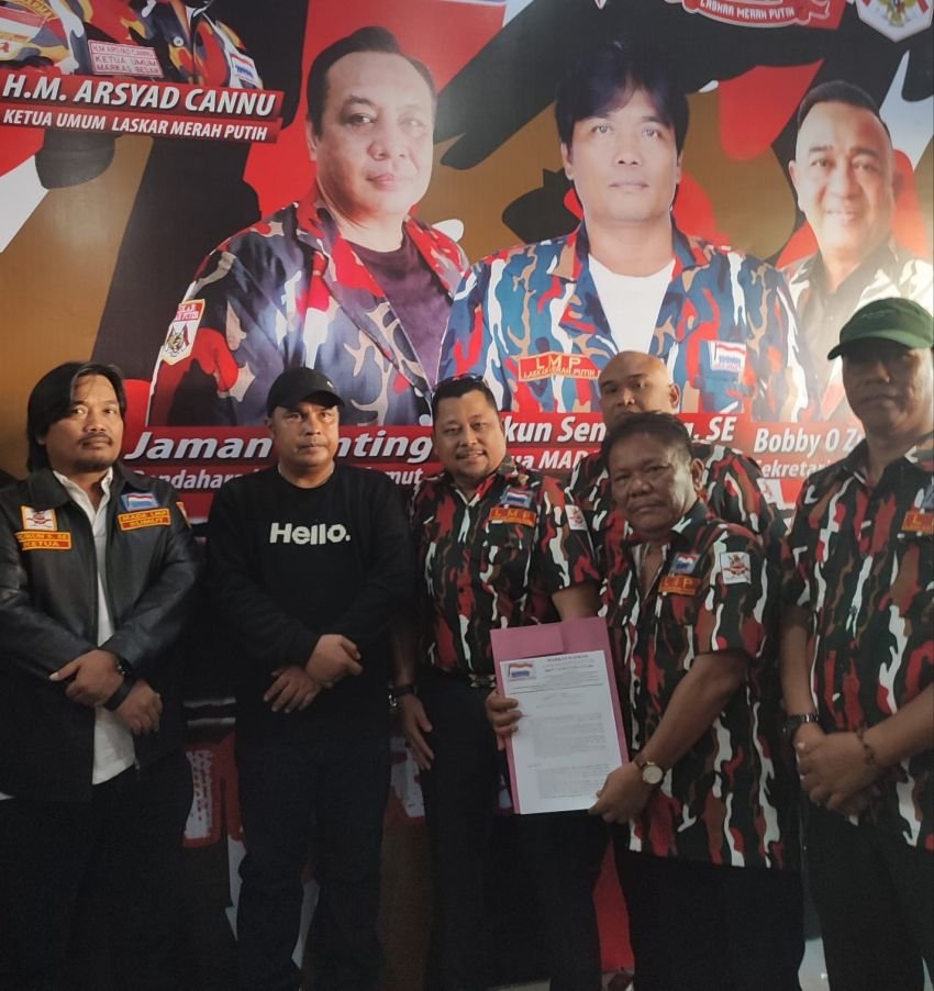 Pengadilan Sembiring dan Dony Syahputra Terima SK Mandat Ketua dan Sekretaris Markas Cabang Laskar Merah Putih Kabupaten Langkat